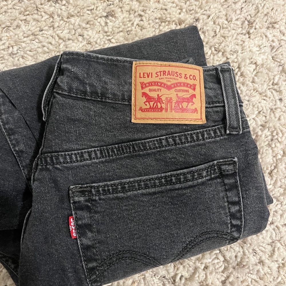 Levi's Women's Black High-Rise Jeans